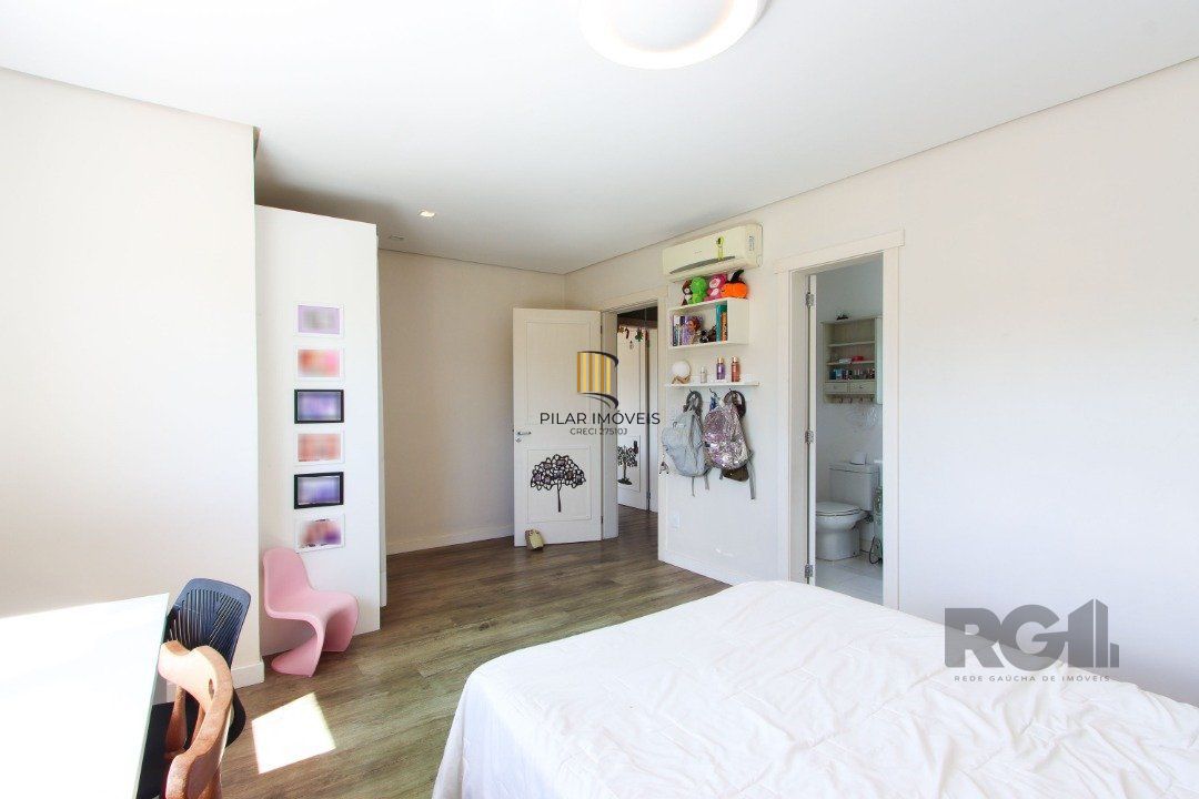Casa de Condomínio 4 dormitórios no bairro Belém Novo