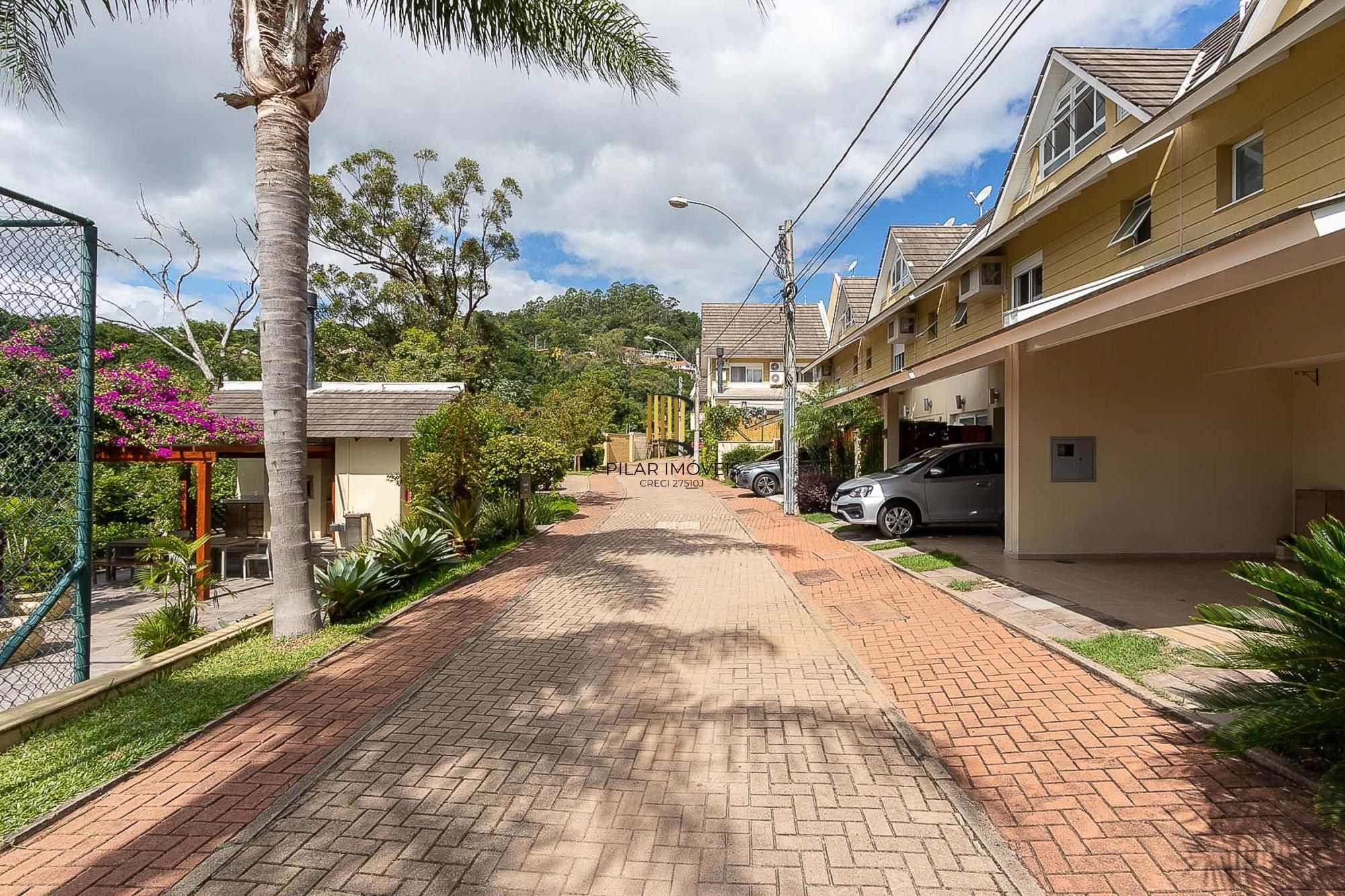 Casa condomínio | 3 dormitórios | 1 Suíte | 240,82 Privativos | 2 Vagas | Bairro Teresópolis