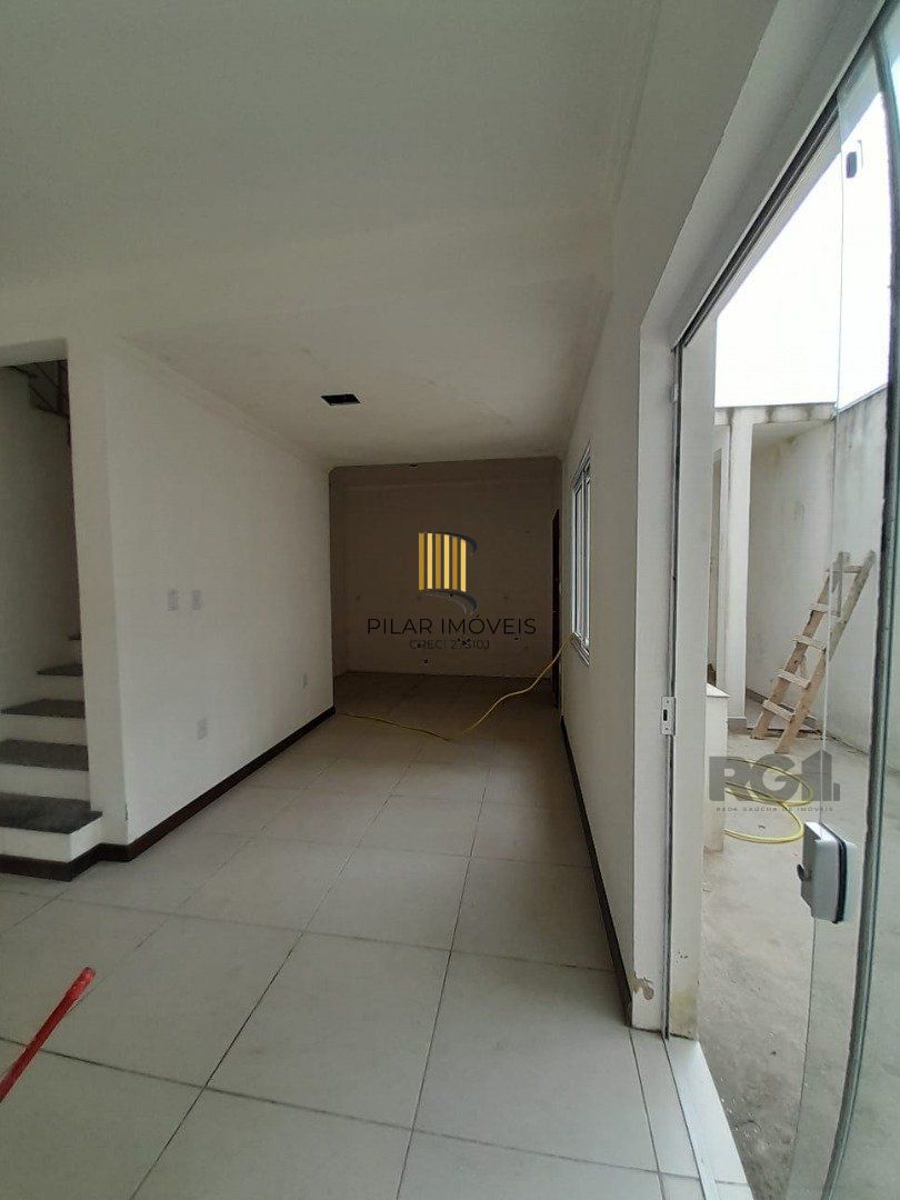 Casa de Condomínio 3 dormitórios no bairro Camaquã