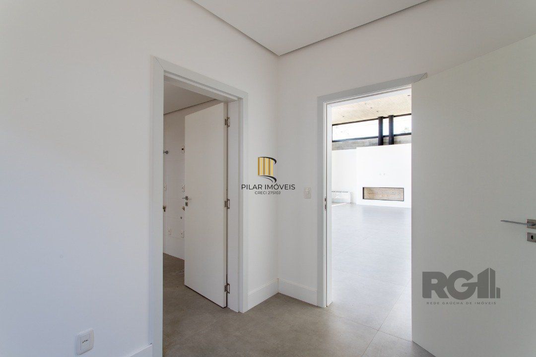 A Casa Le Mans, uma residência térrea de esquina com 389,48m2 de área coberta
