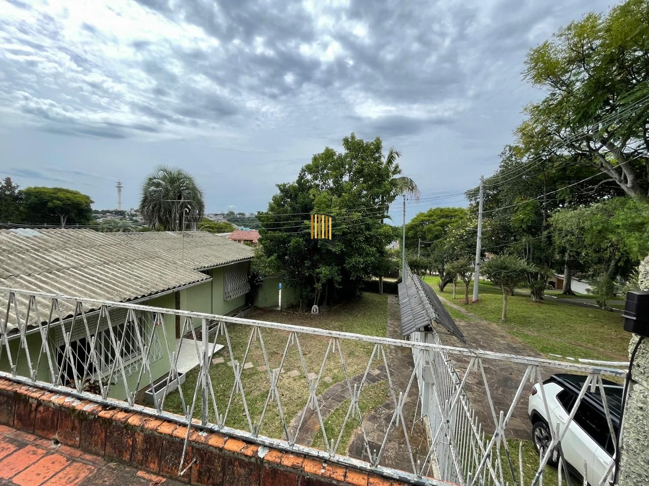 Casa 03 dormitórios,  287m² privativos Bairro Santa Tereza!