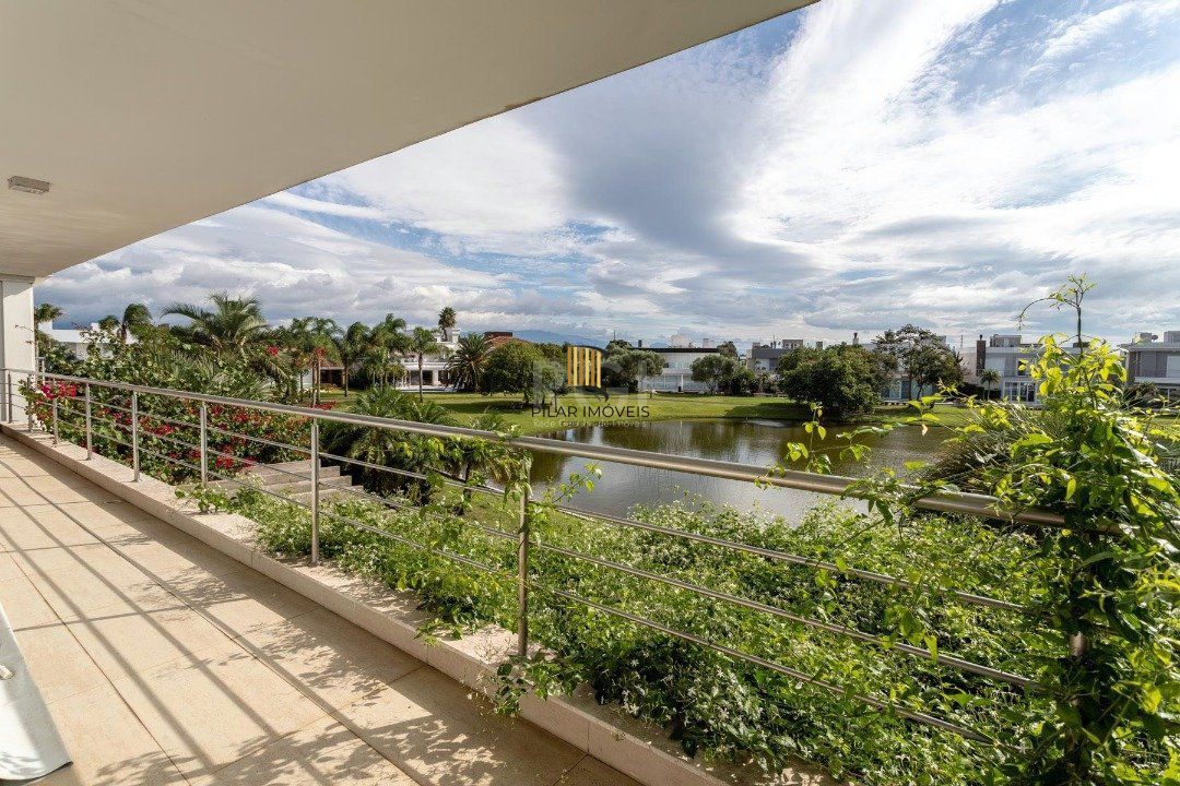 Casa Condominio para Venda - 399m², 5 dormitórios, sendo 5 suites, 4 vagas - Atlântida