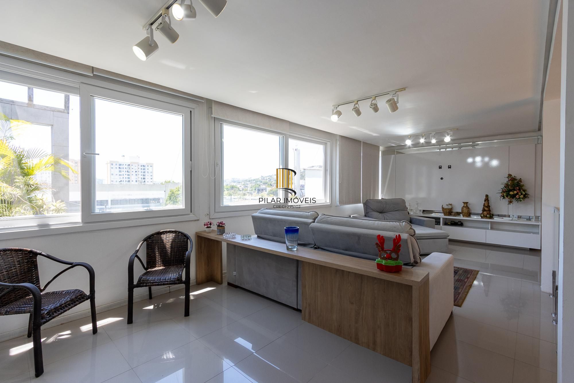 Excelente casa de 3 dormitórios, 3 suítes e 2 vagas no bairro Cavalhada.