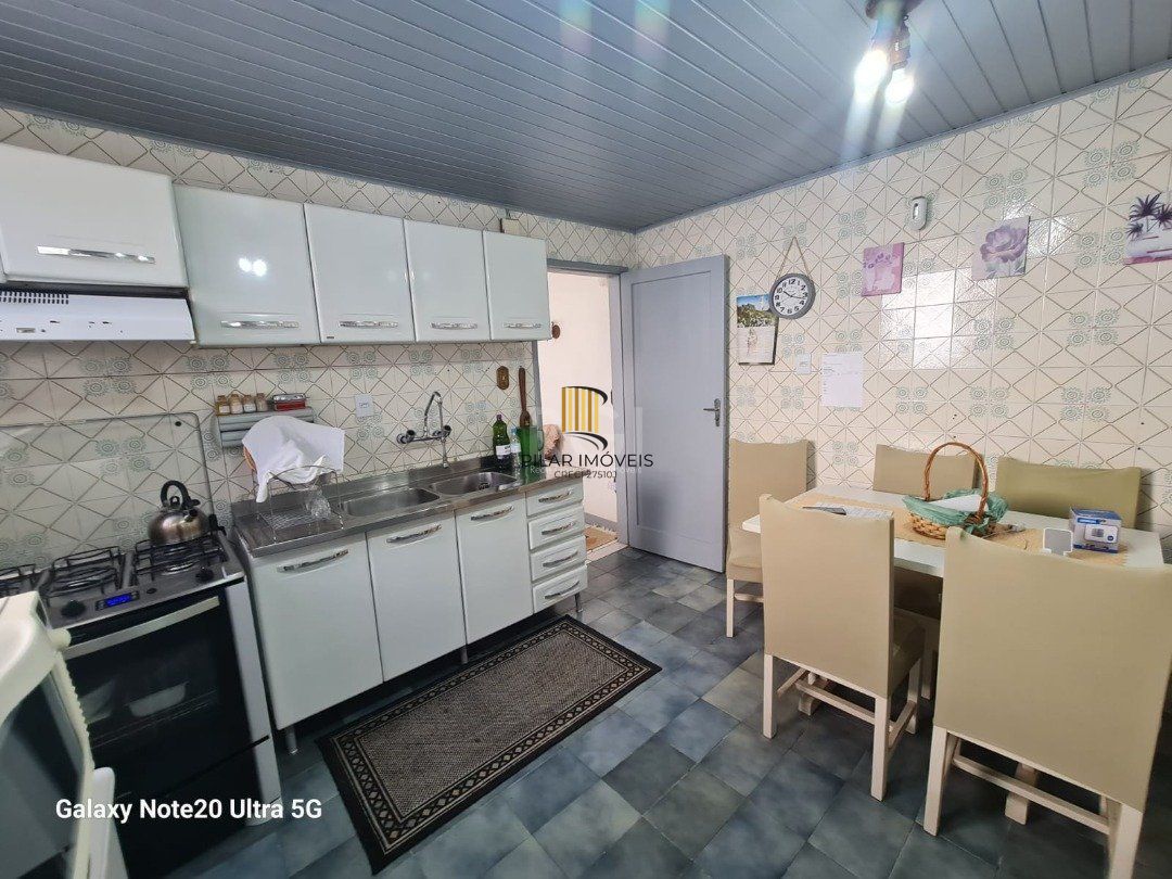 Casa 3 dormitórios no bairro Nonoai