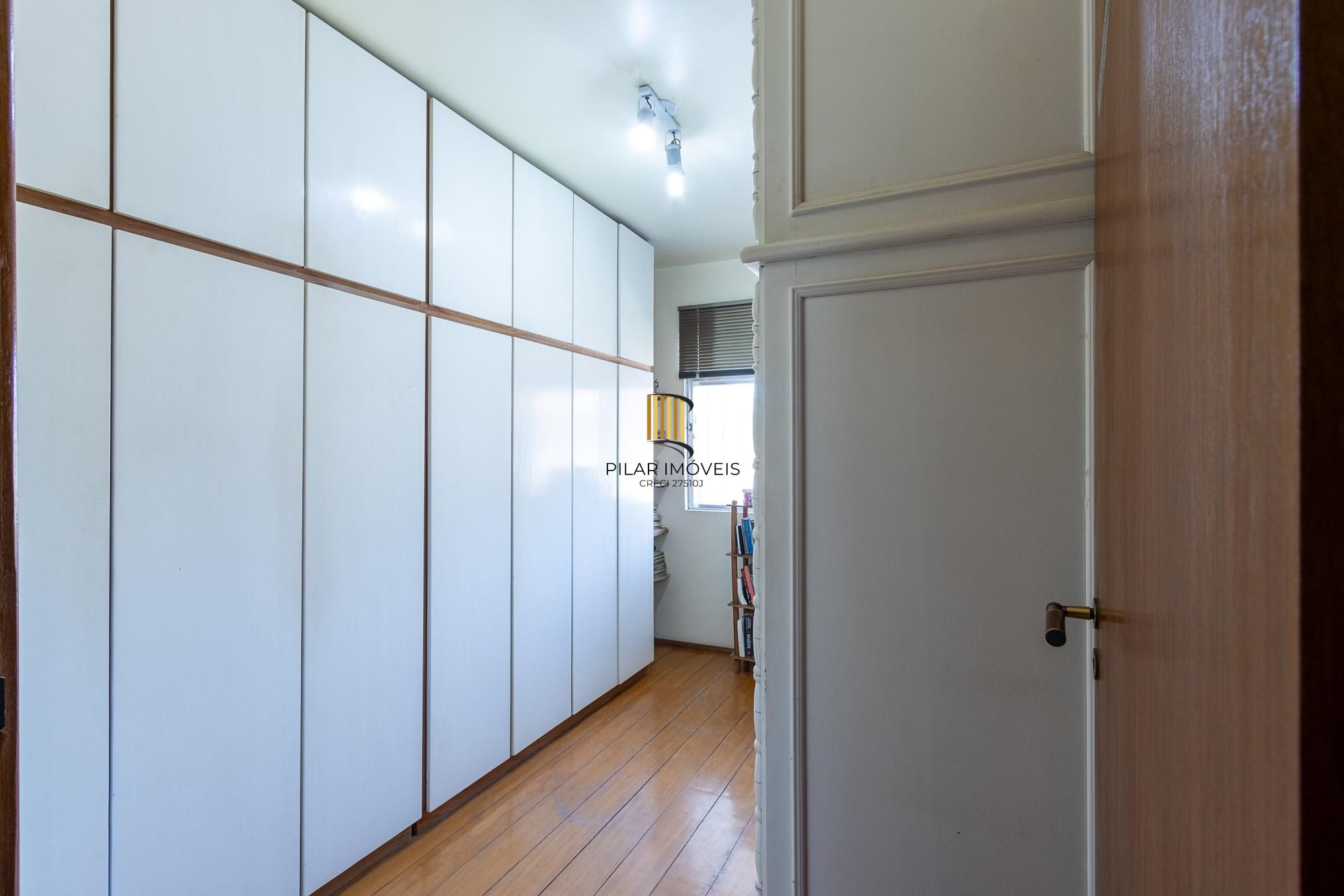 Casa com 3 quartos (1 suite), 4 vagas - Vila Nova