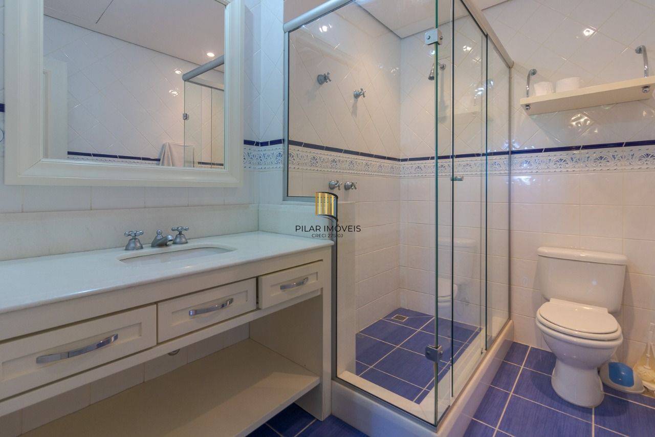 Casa em Condomínio com 487m² | 4 Dormitórios sendo 4 suítes, 3 vagas, no Bairro Três Figueiras, Porto Alegre