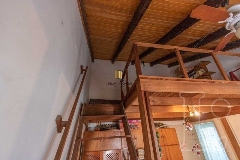 Sobrado para Venda - 241m², 4 dormitórios, sendo 1 suites, 1 vaga - Camaquã