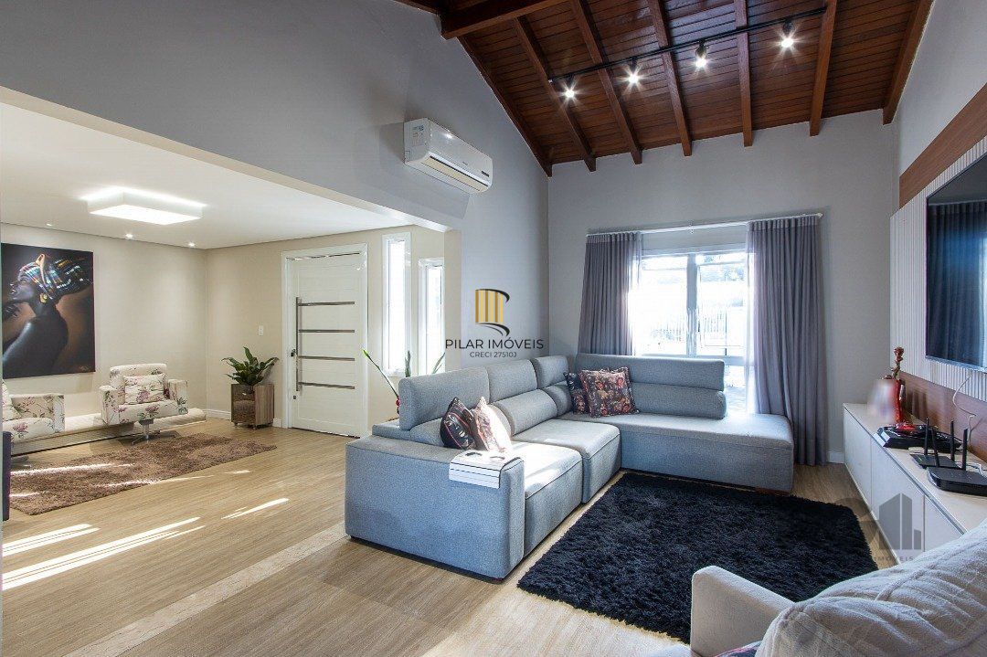 Casa 6 dormitórios no bairro Cristal