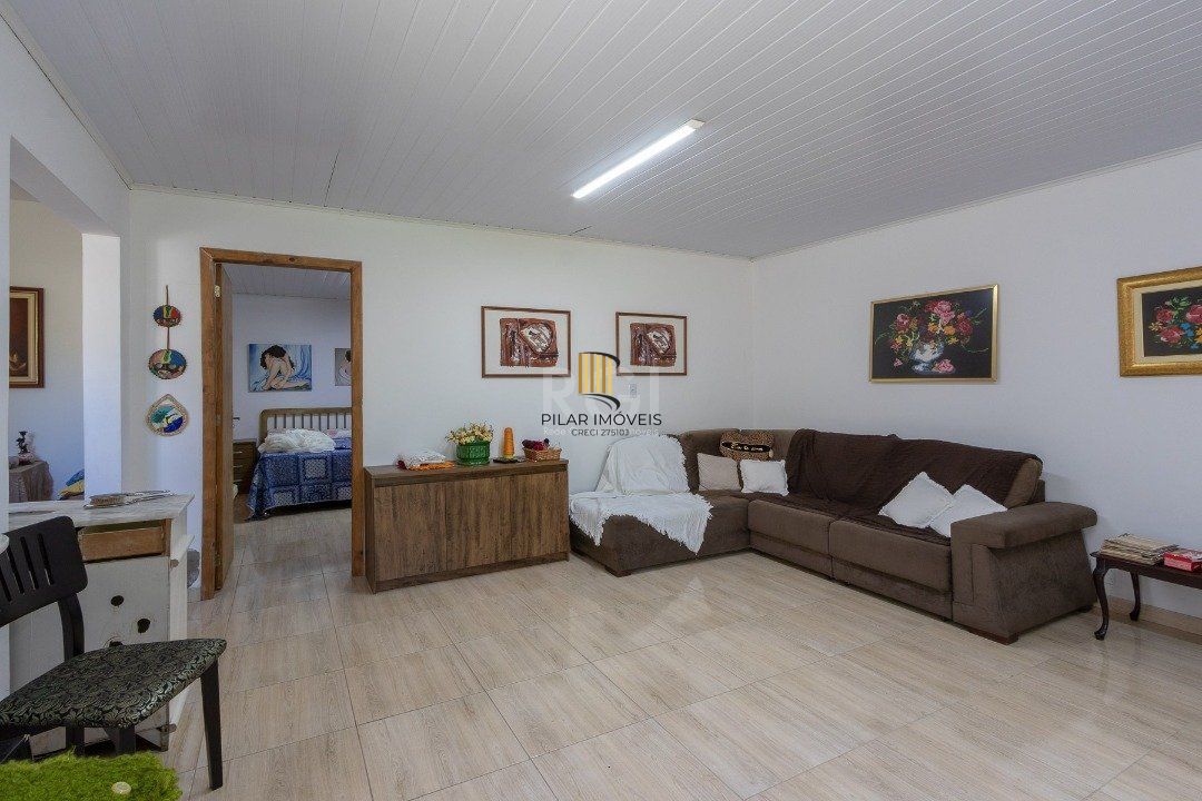 Casa para Venda - 370m², 4 dormitórios, sendo 1 suites, 6 vagas - Lomba do Pinheiro