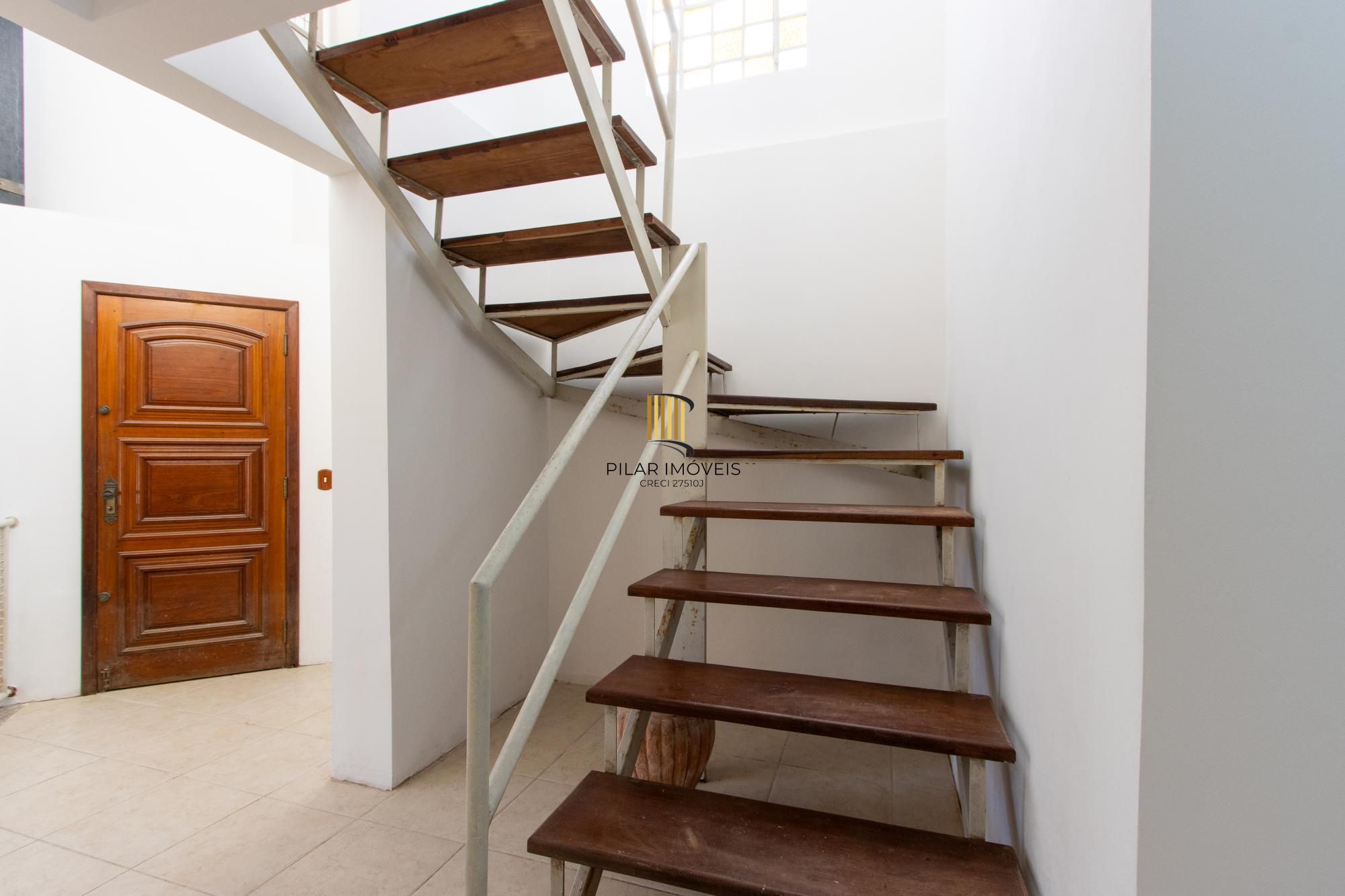 Casa para Venda - 253.35m², 3 dormitórios, sendo 1 suites, 4 vagas - Serraria
