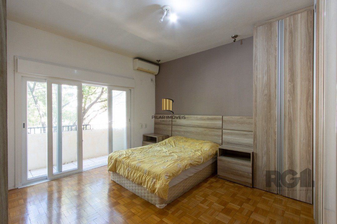Apartamento de  186,66m2, 4 dormitórios, 1 suíte, 3 banheiros, 4 vagas,no bairro Rio Branco.