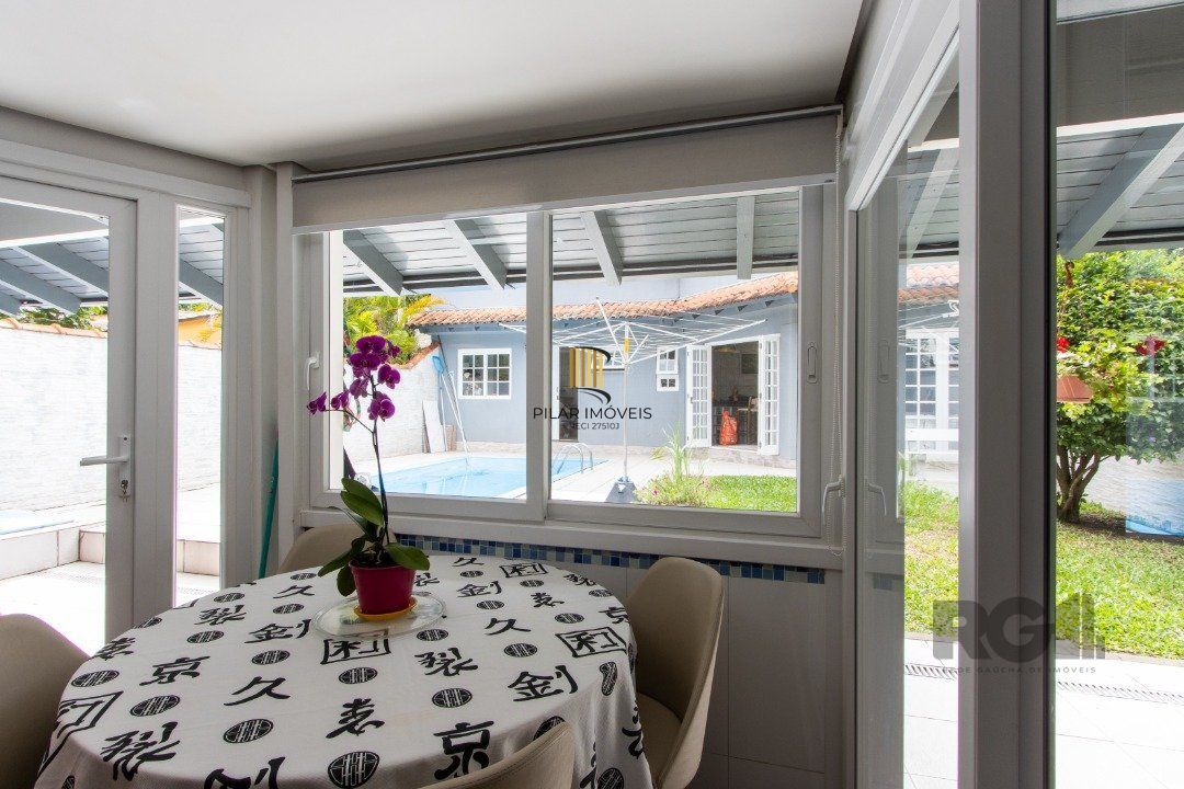 Casa 4 dormitórios no bairro Ipanema