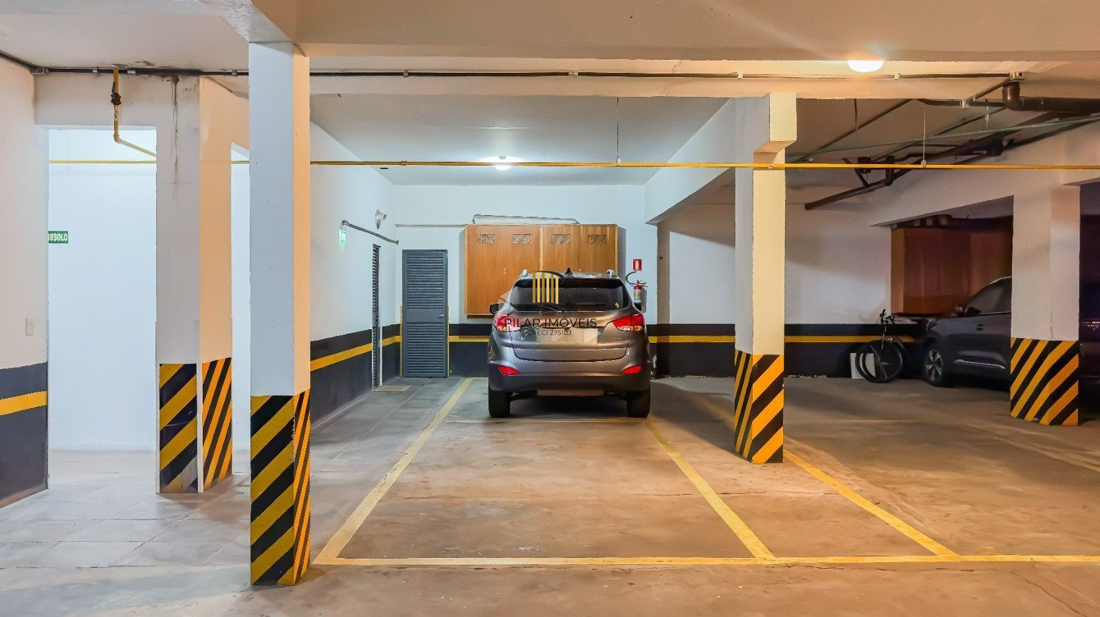 Apartamento com três quartos e três vagas, no bairro Bela Vista