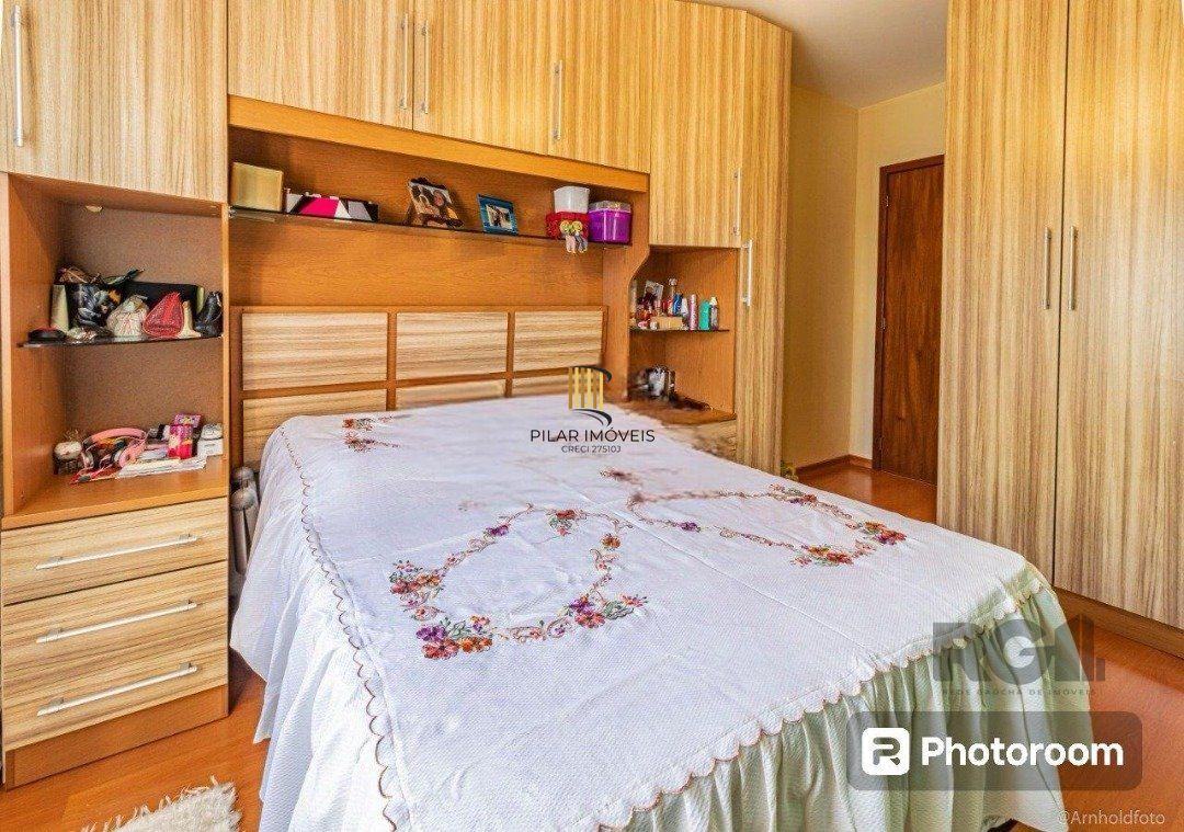 Casa 6 dormitórios no bairro Ipanema