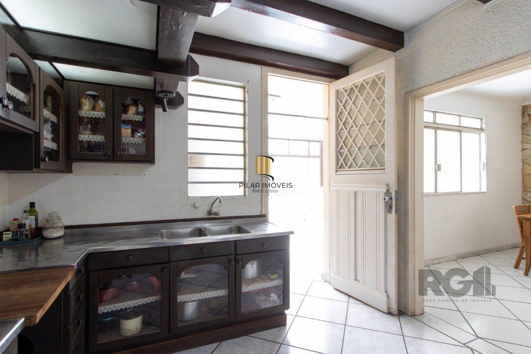 Apartamento de  186,66m2, 4 dormitórios, 1 suíte, 3 banheiros, 4 vagas,no bairro Rio Branco.
