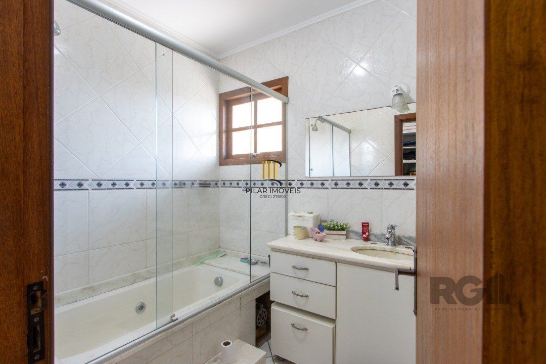 Casa com 3 dormitórios, sendo 1 suíte para venda  no bairro Hípica