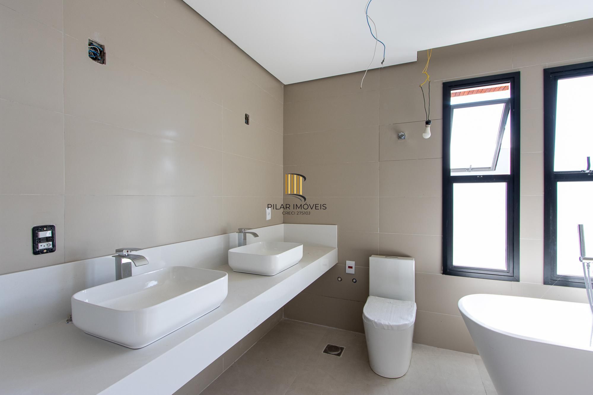 Casa de condomínio, 3 dormitórios, 3 suítes.