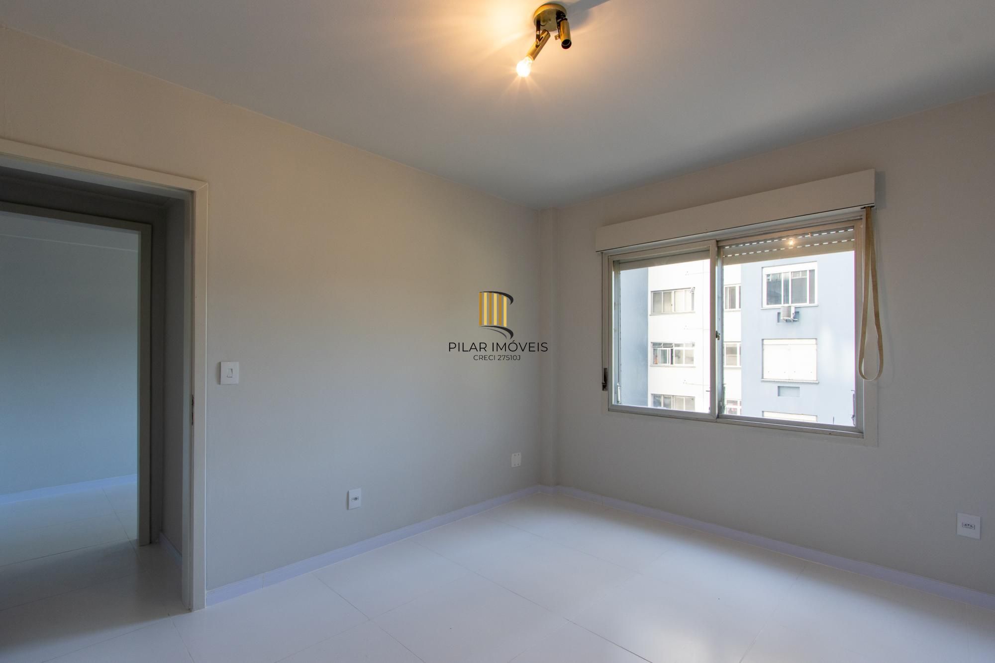 Apartamento 3 quartos, reformado, condomínio com infraestrutura - Bairro Cristal