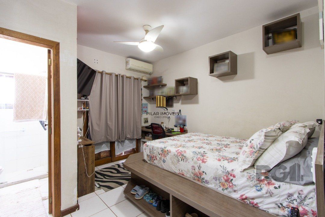 Sobrado com 2 dormitórios, com churrasqueira, lareira, pátio, na Zona Sul.