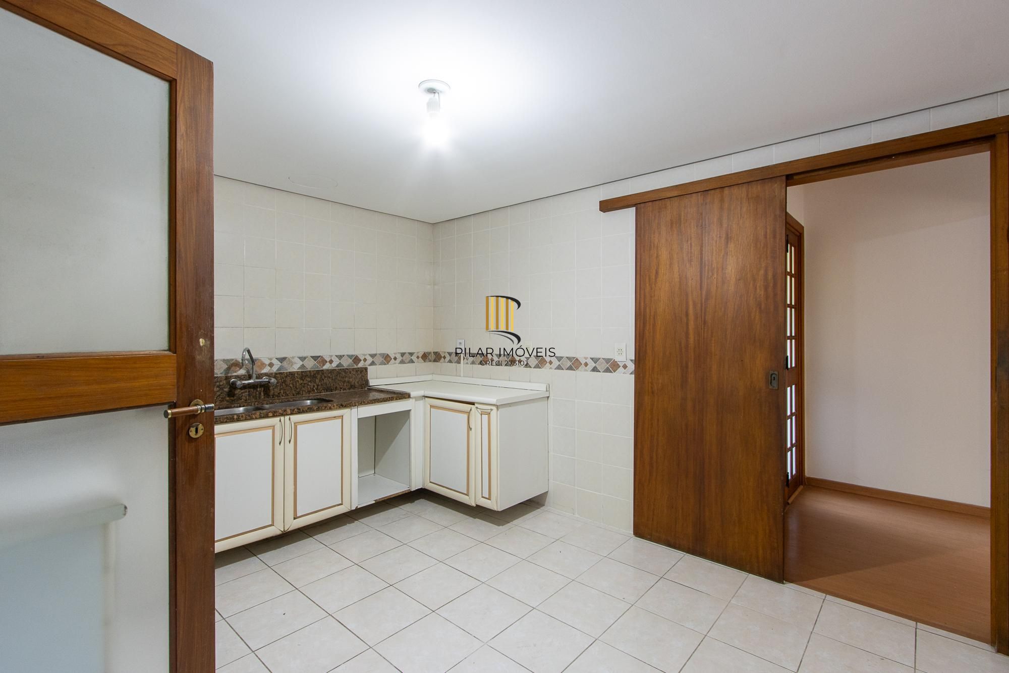 Apartamento bairro Cavalhada com 03 dormitórios, gabinete e 2 vagas 134,35m2 privativos!