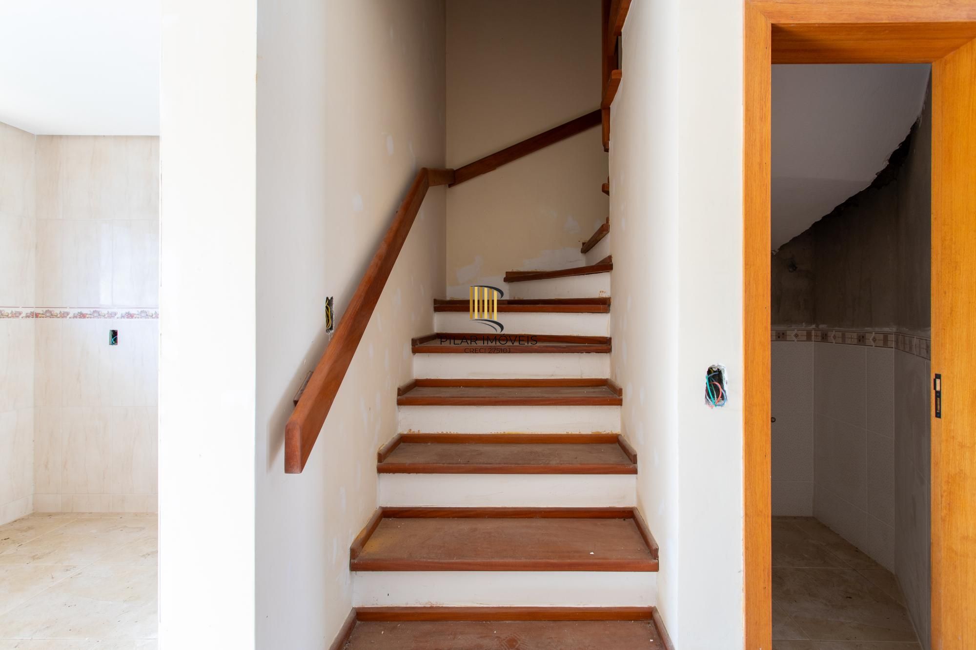 Casa para Venda - 115m², 3 dormitórios, sendo 1 suites, 2 vagas - Urubatã