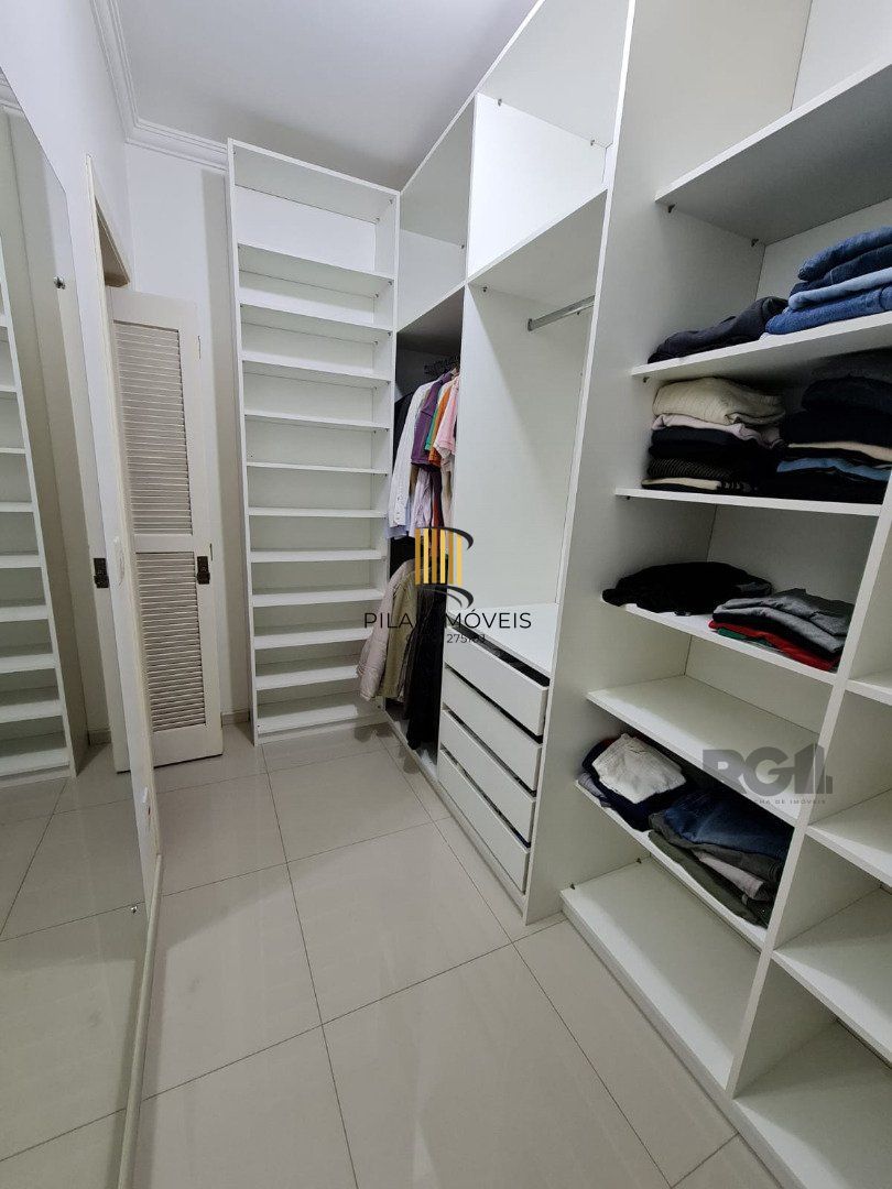 Casa 3 dormitórios no bairro Hípica