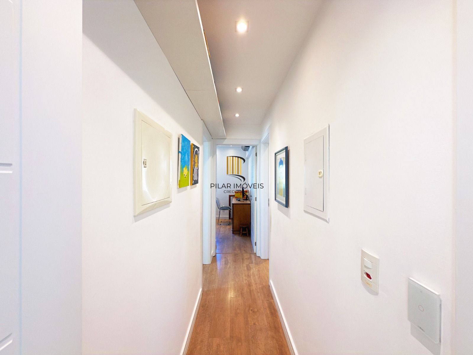 Excelente apartamento de 3 dormitórios, 1 suíte e 2 vagas de garagem.