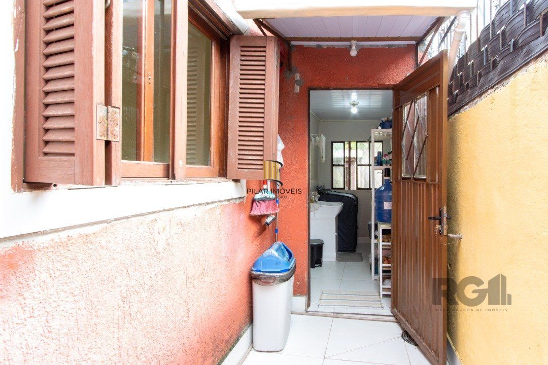 Casa 2 dormitórios no bairro Camaquã