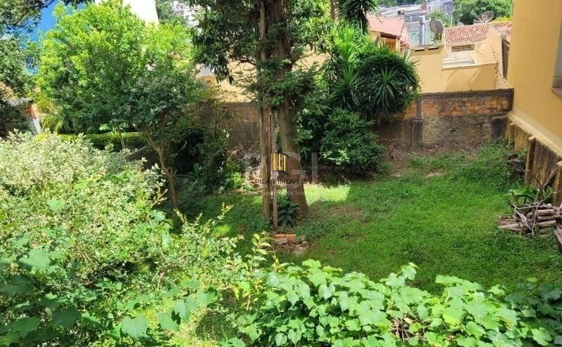 Casa Residencial ou comercial. Com 205 m²  de área útil, 3 dormitórios