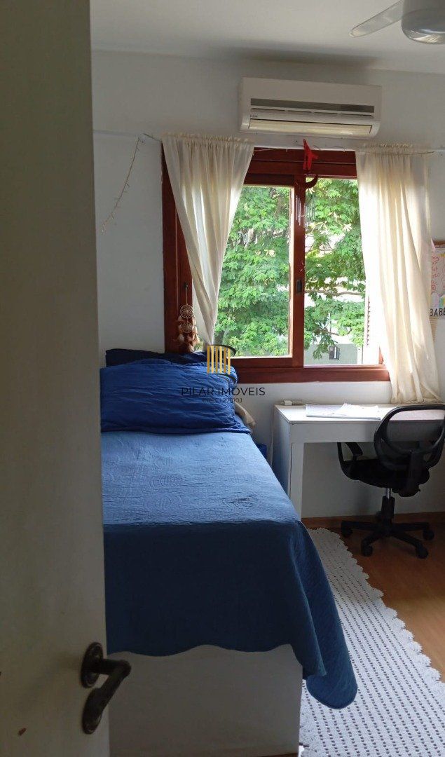 Casa de Condomínio 3 dormitórios no bairro Cristal