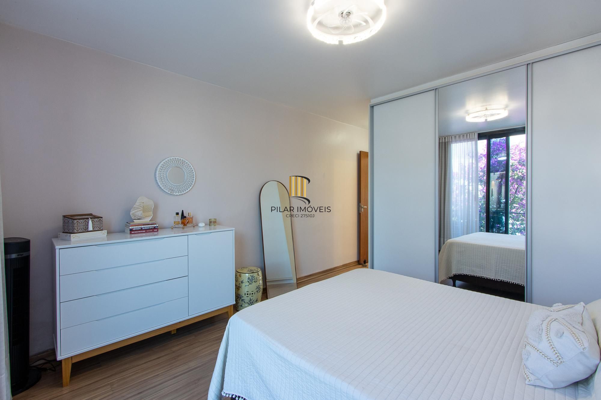 Casa 2 dormitórios no bairro Hípica