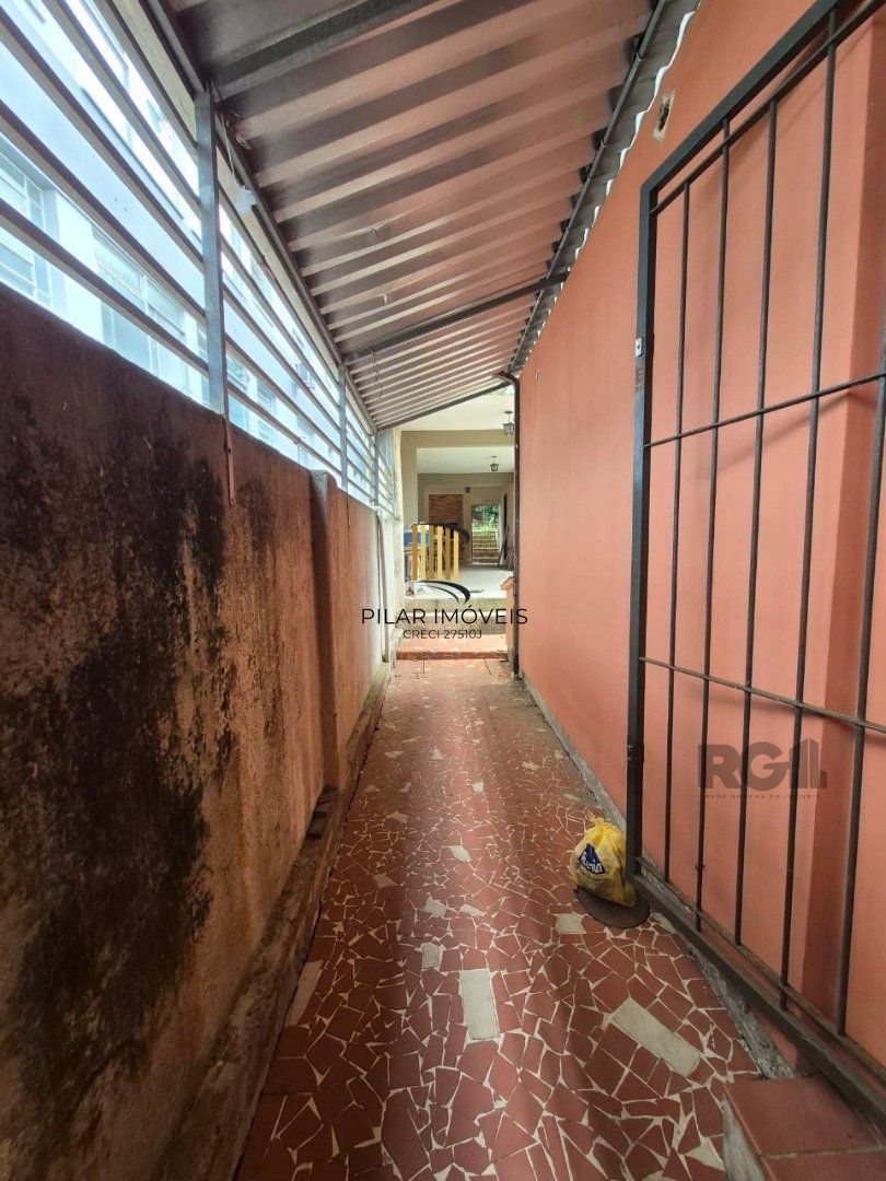 Casa 4 dormitórios no bairro Teresópolis
