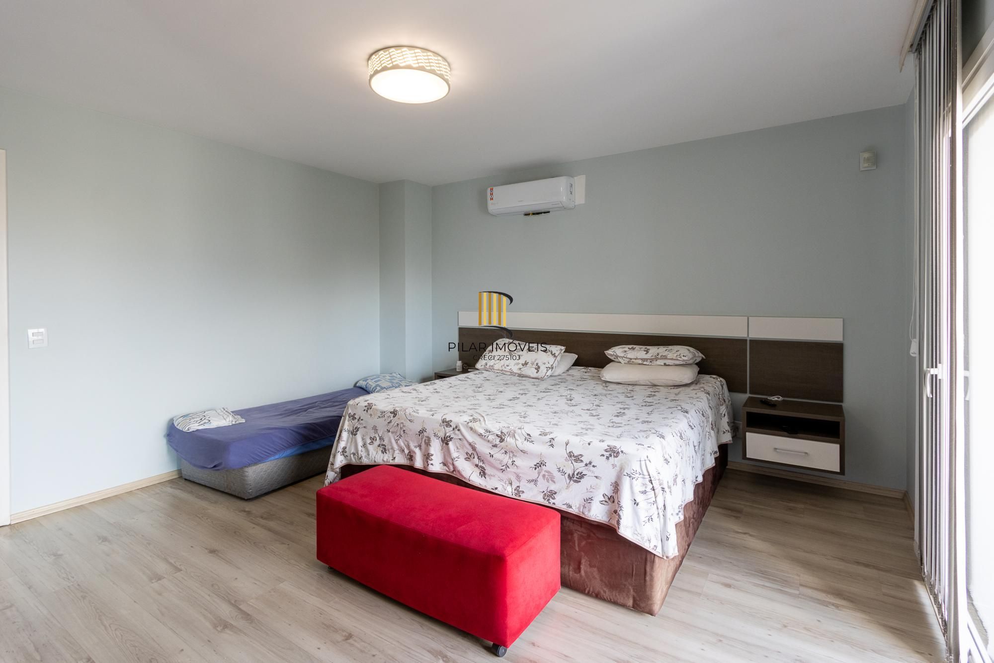 Casa 3 dormitórios no bairro Hípica