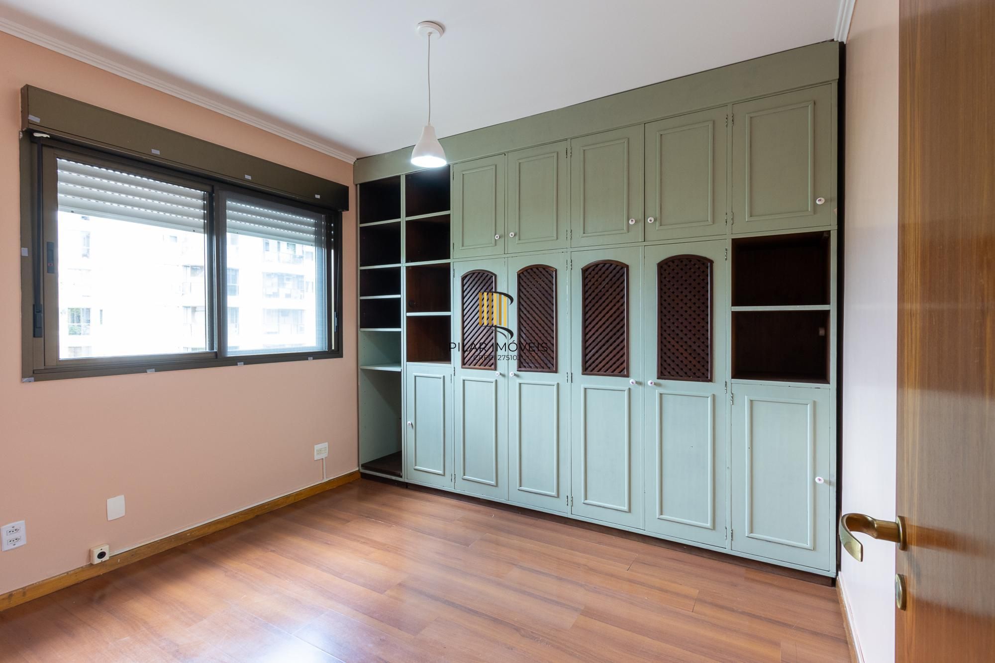 Apartamento 3 quartos, 1 suite, dependência, sacada com churrasqueira, 2 vagas - Bairro Menino Deus