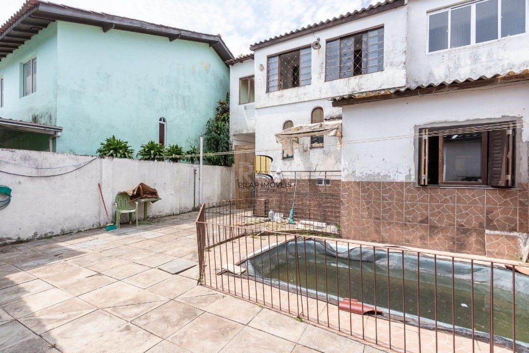 Casa para Venda - 149.99m², 6 dormitórios, sendo 2 suites, Nonoai