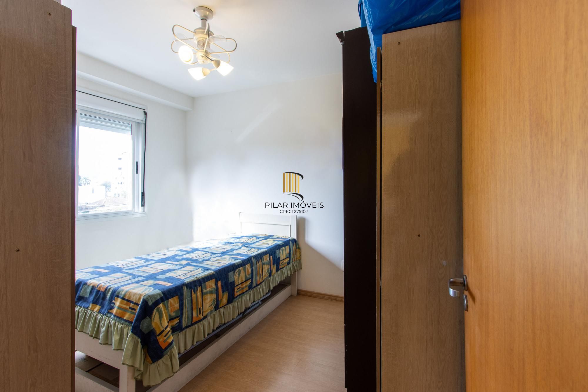Apartamento de 2 dormitórios, na zona sul de Porto Alegre, semi-mobiliado, churrasqueira e box escriturado.