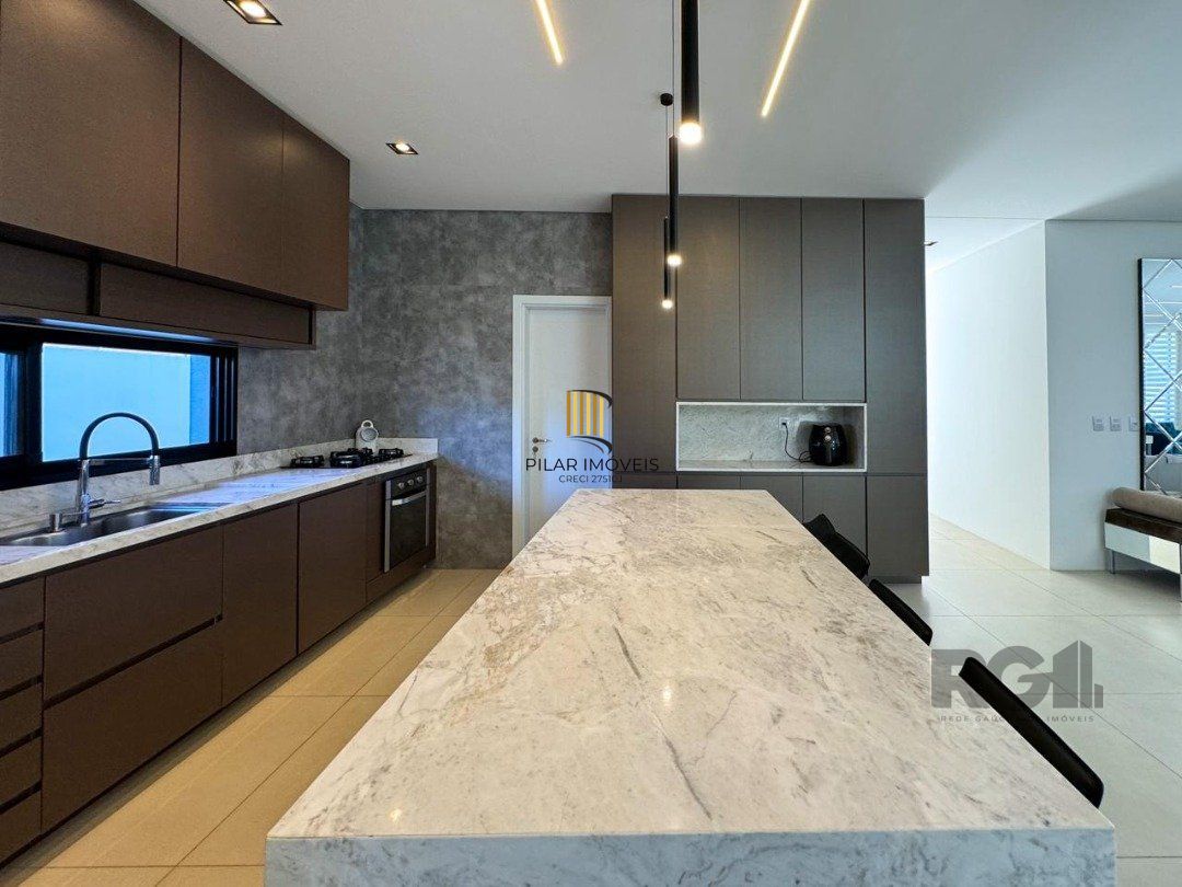 Casa Condominio para Venda - 340m², 4 dormitórios, sendo 4 suites, 4 vagas - Alphaville