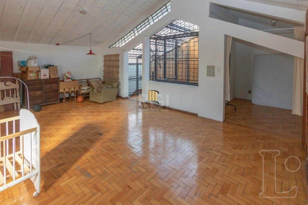 Casa para Venda - 349m², 4 dormitórios, sendo 1 suites, 3 vagas - Tristeza
