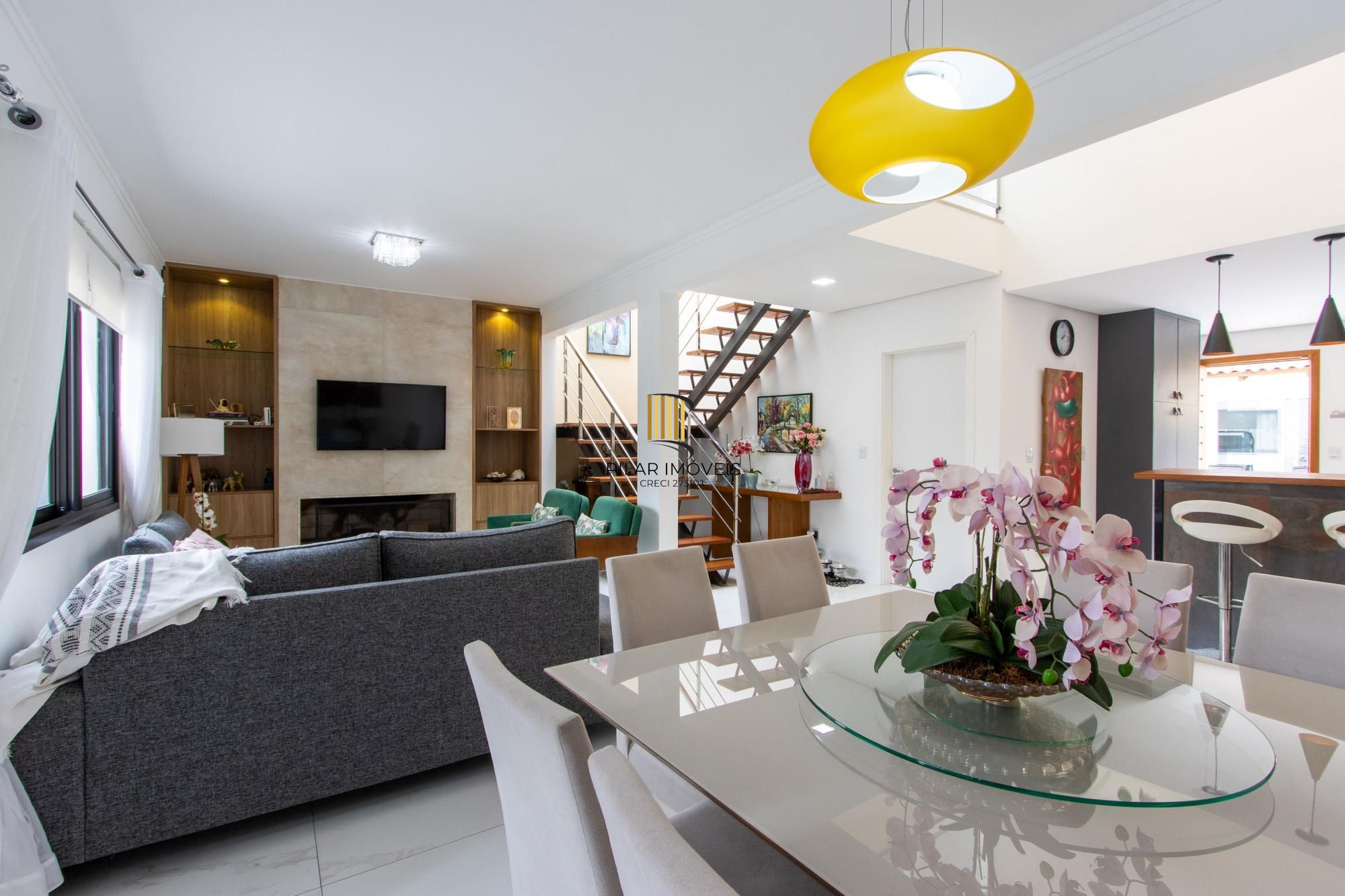 Excelente casa de alvenaria, 4 dormitórios, 2 suítes e 2 vagas de garagem.