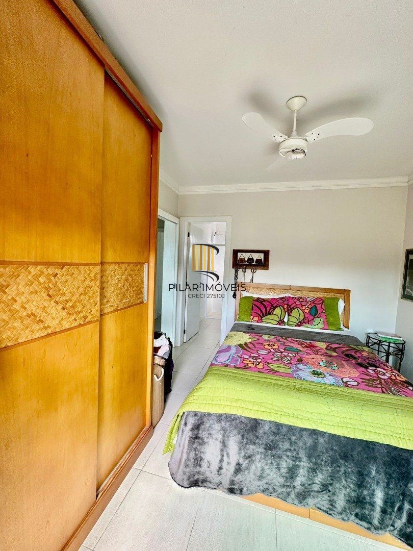 CASA EM CONDOMINIO COM TRES DORMITÓRIOS TRES SUITES