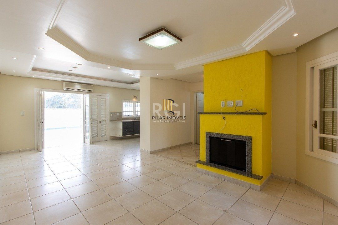Uma suíte, estar íntimo, living 2 ambientes, lareira, lavabo, cozinha mobiliada,