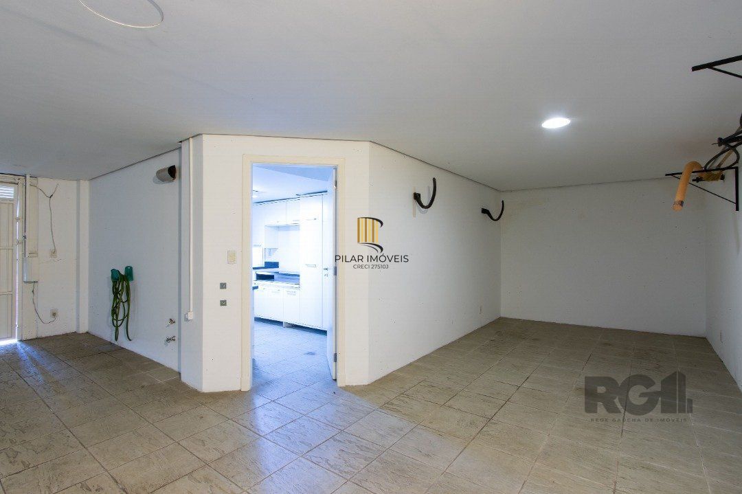 Casa de Condomínio 4 dormitórios no bairro Nonoai