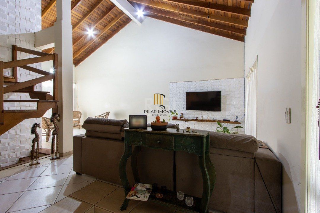 Casa 4 dormitórios no bairro Hípica