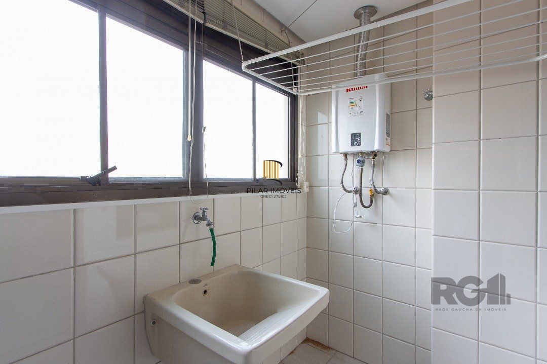Apartamento 3 quartos, 1 suite, dependência, sacada com churrasqueira, 2 vagas - Bairro Menino Deus