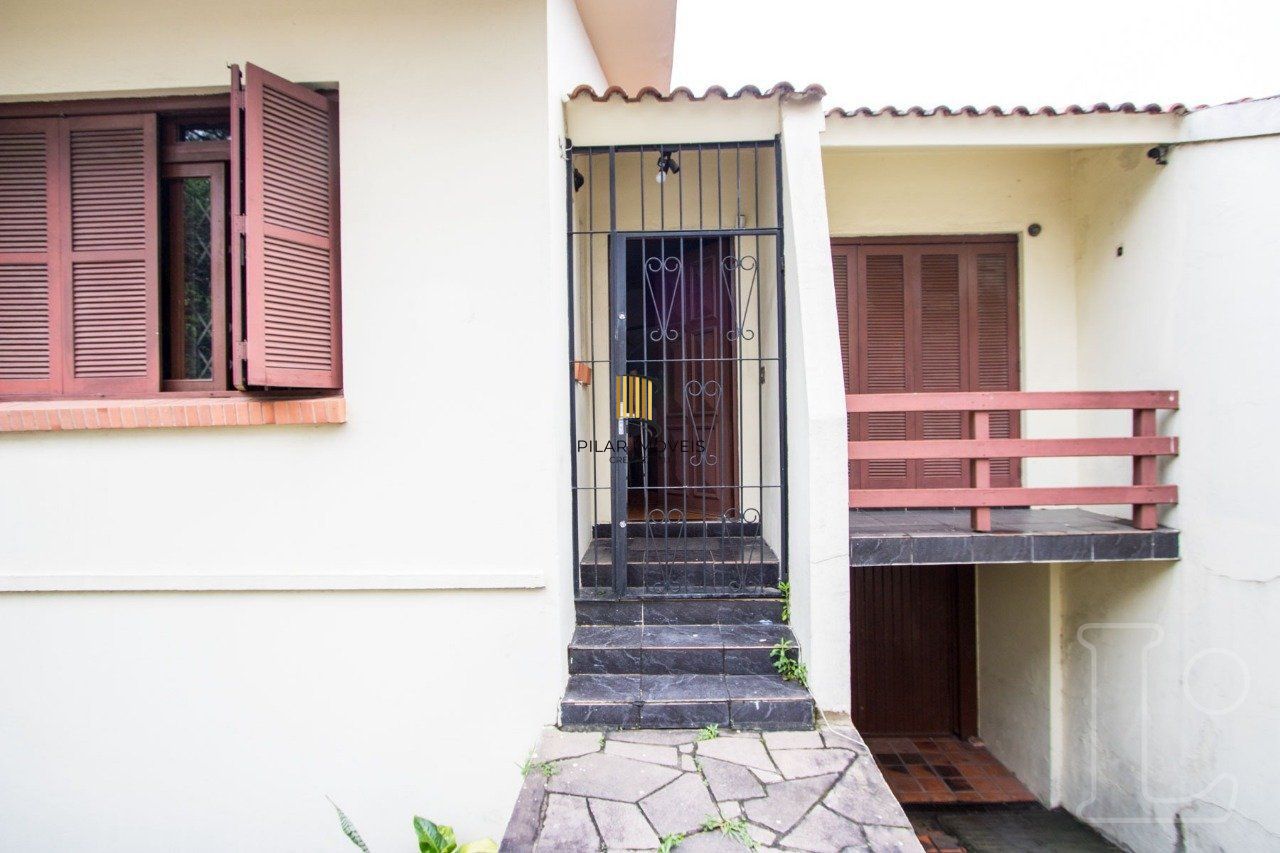 Casa para Venda - 150m², 4 dormitórios, sendo 1 suites, 5 vagas - Teresópolis