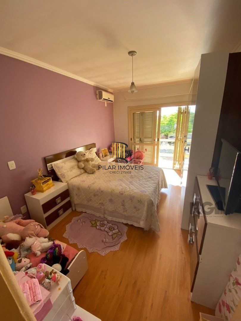 Casa para Venda - 250m², 3 dormitórios, sendo 1 suites, 2 vagas - Cristal