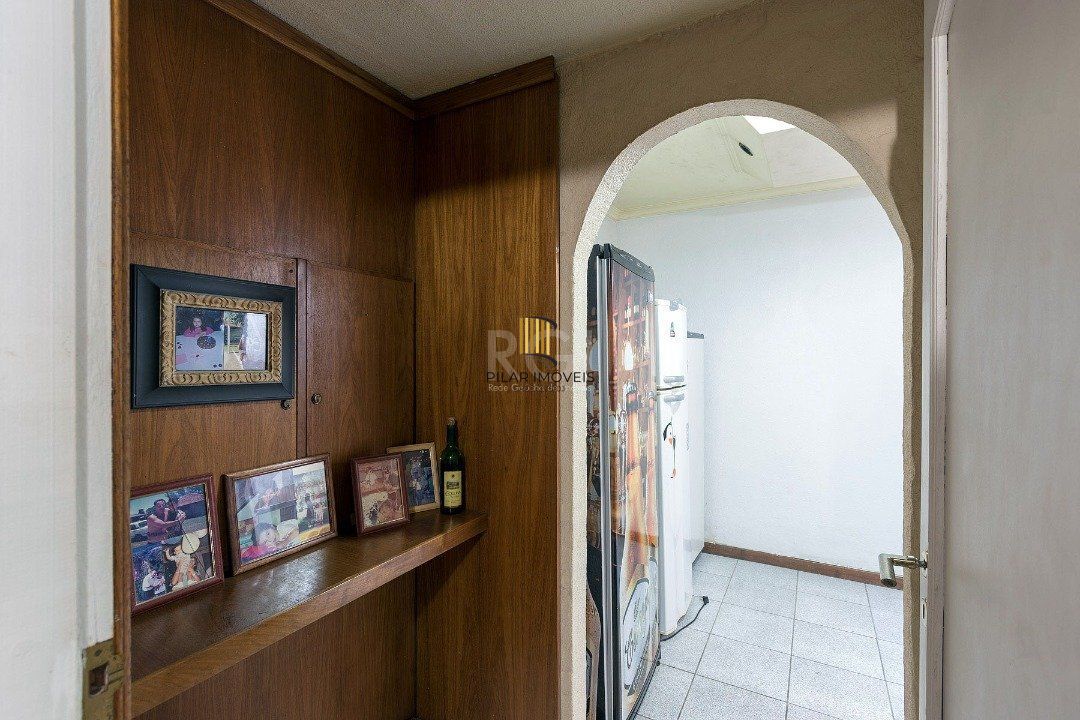 Casa para Venda - 320m², 5 dormitórios, sendo 2 suites, 3 vagas - Tristeza