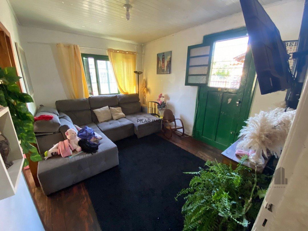 Casa 3 dormitórios no bairro Medianeira