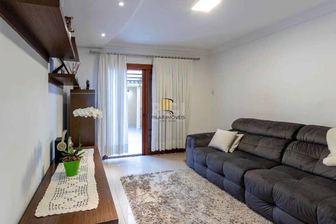 Casa para Venda - 293.76m², 3 dormitórios, sendo 1 suites, 6 vagas - Guarujá