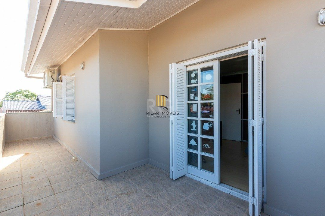 Casa Condominio para Venda - 300m², 4 dormitórios, sendo 2 suites, 2 vagas - Ipanema